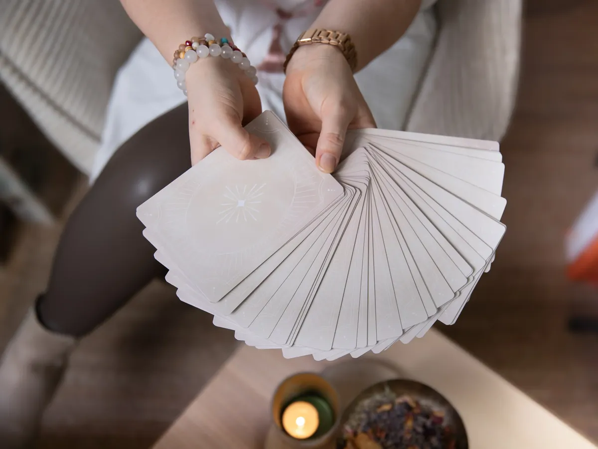 Ruhige, einladende Atmosphäre im Heilraum by SeeYou