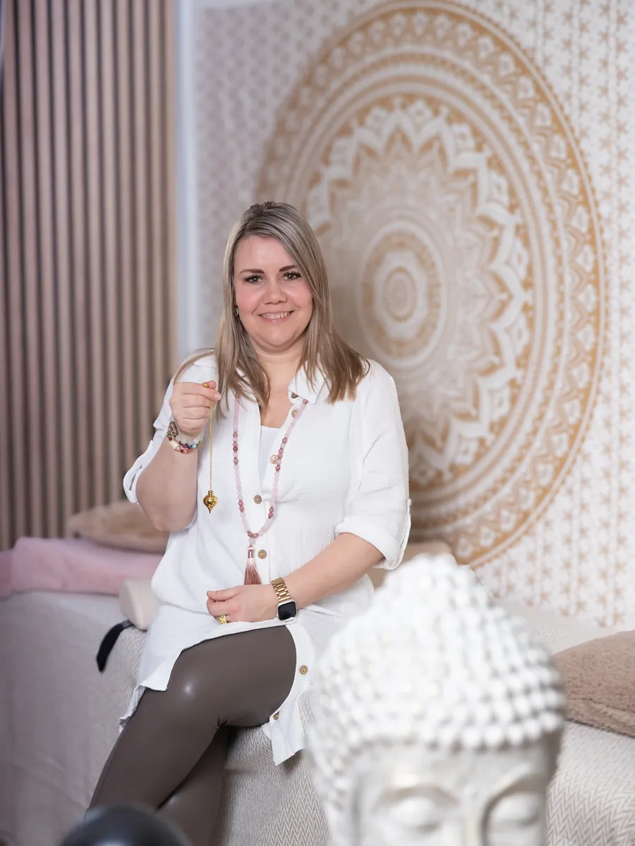 Ruhige Atmosphäre im Heilraum by SeeYou – energetische Begleitung